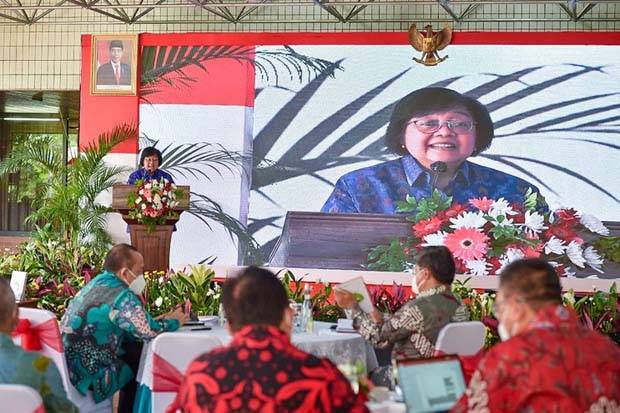 Menteri LHK Siti Nurbaya menyampaikan refleksi kinerja Kementerian LHK selama tahun 2020, dan persiapan langkah sektor LHK tahun 2021, Rabu (30/12/2020). Foto/sindonews