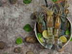 large-fresh-river-prawns-ready-cook-decorated-with-beautiful-side-dishes_1150-24133