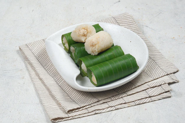 lemper-is-indonesian-traditional-foodmade-from-glutinous-ricesteamed-with-coconut-milk_431906-2106