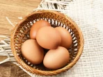 raw-organic-farm-eggs-selective-focus-image-close-up_583400-503