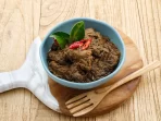 rendang-rendang-daging-sapi-beef-stew-traditional-food-from-padang-indonesia_583400-563
