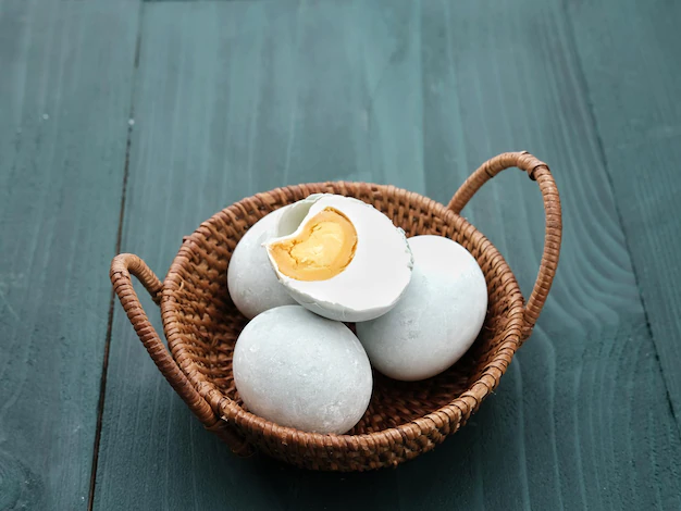 salted-egg-homemade-salted-eggs-made-from-duck-eggs-selected-focus_583400-794
