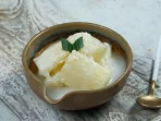 singkong-thailandor-delicious-sweet-cassavapopular-dessert-from-thailandserved-with-coconut-milk_431906-2424