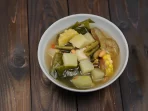sayur-asem-sayur-asam-is-popular-indonesian-vegetable-tamarind-soup_103127-2733