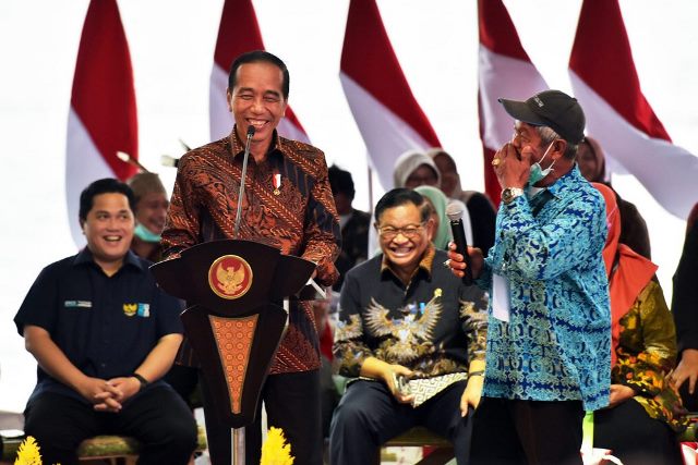 Serahkan-SK-Hutan-Sosial-dan-TORA-Presiden-Jokowi-Manfaatkan-untuk-Kesejahteraan-1024x683