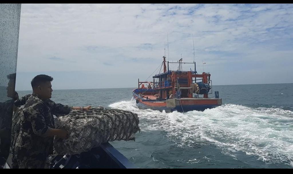 Kapal Illegal Fishing Berbendera Malaysia 2