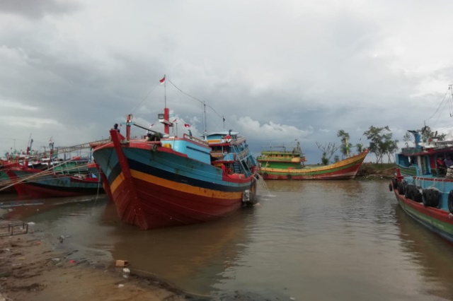 Kapal nelayan bersandar di dermaga Juwana, Kabupaten Pati, Provinsi Jawa Tengah. (Panennews.comAhmad Muharror)