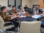 Petani Pundenrejo bersama kuasa hukum saat wadul ke Kanwil ATRBPN Provinsi Jawa Tengah