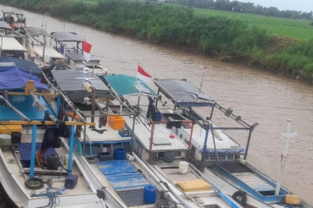 Perahu nelayan yang berlabuh darurat di Kabupaten Jepara