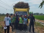 Petani Tebu, Haryono bersama kawan-kawannya