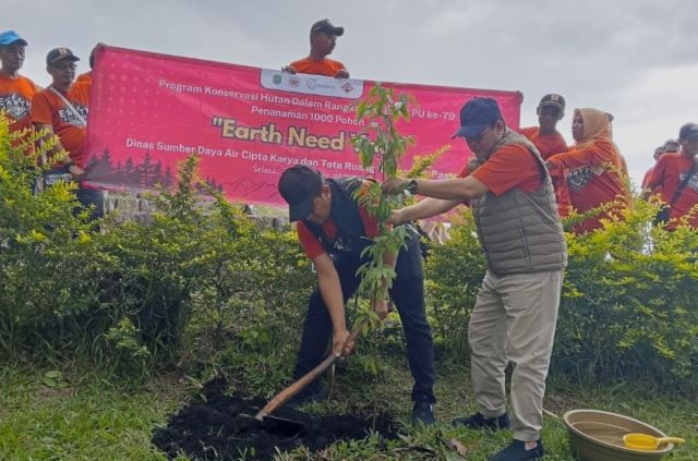 0 Peringatan Hari Bakti PU Ke-79, Pj. Bupati Pasuruan Ajak Masyarakat Gemar Sedekah Oksigen Dengan Banyak Menanam Pohon