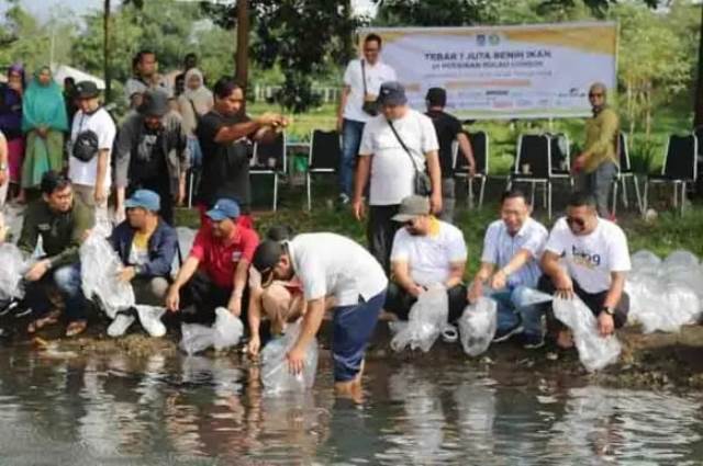 Penerbaran benih ikan Forum Wartawan Ekonom Bisnis NTB